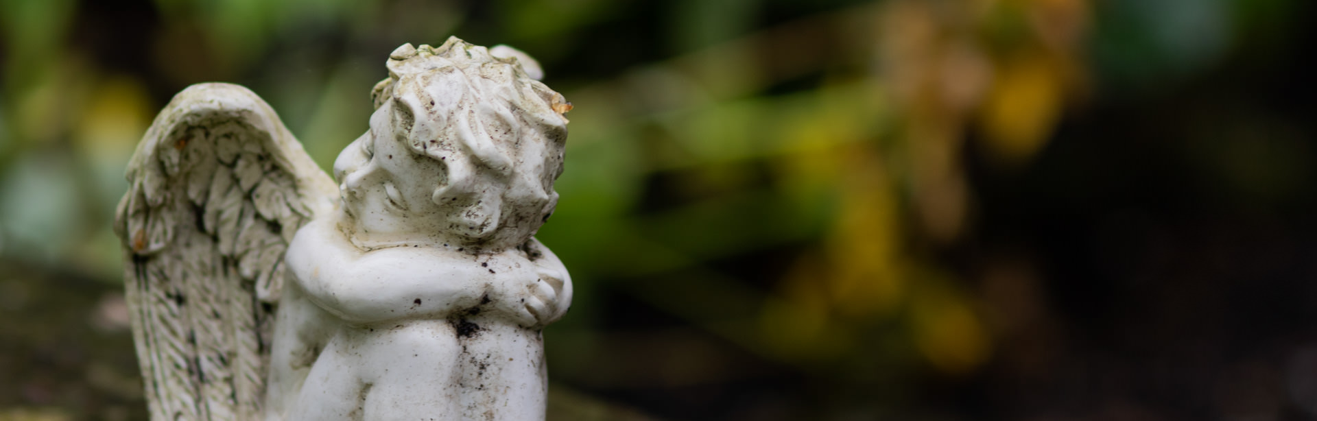 Engelsfigur träumend